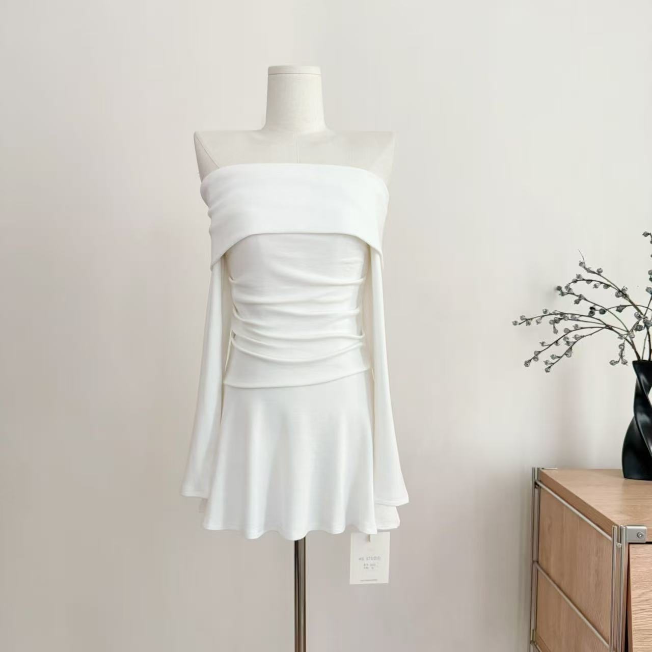 Off-Shoulder Ruched Stretch Dress Korean Style Pure Allure Elegant Spring 2026