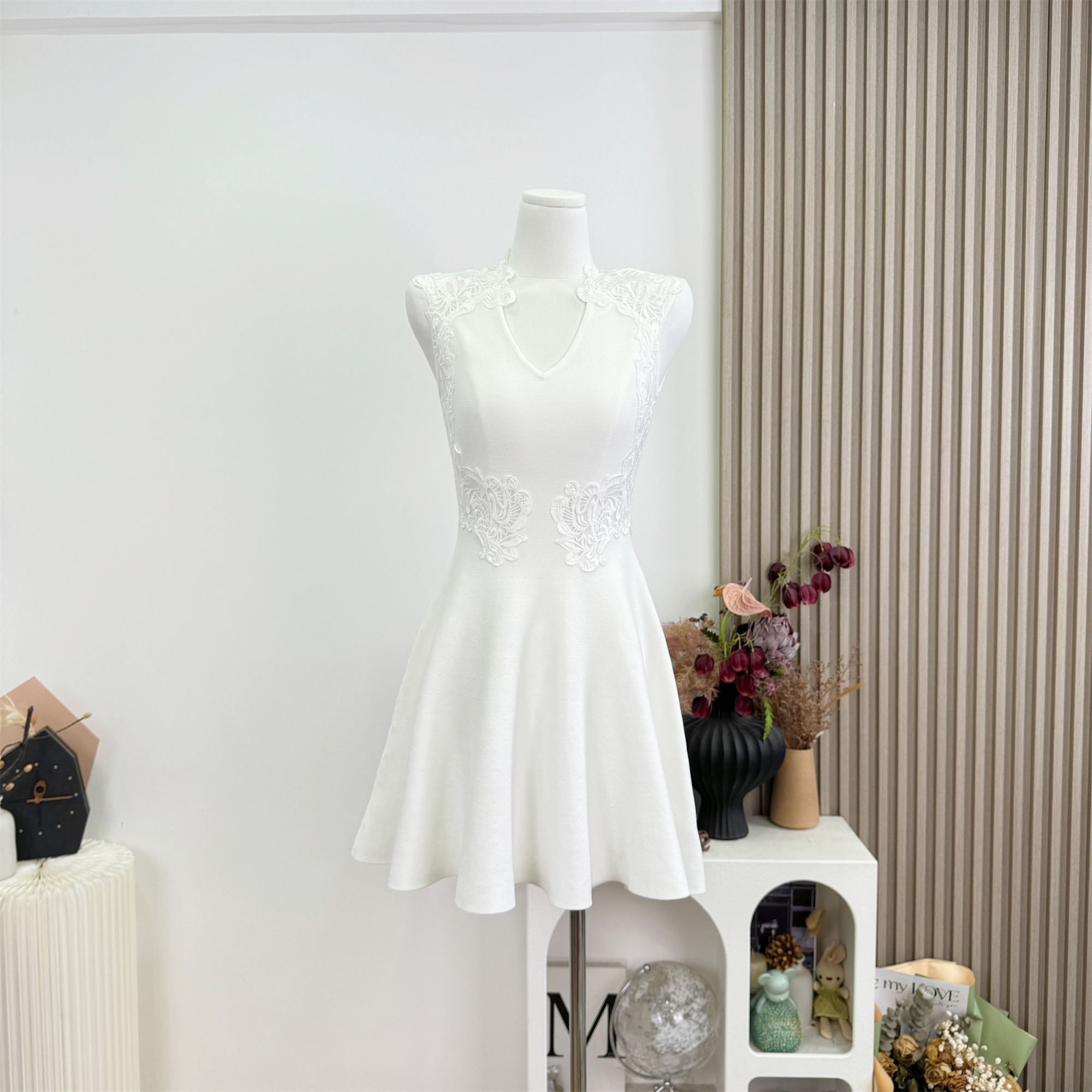 Hotdog Spicy Light Muse Hollow Out Knit Sleeveless Dress for Women Unique Temperament - Image 5