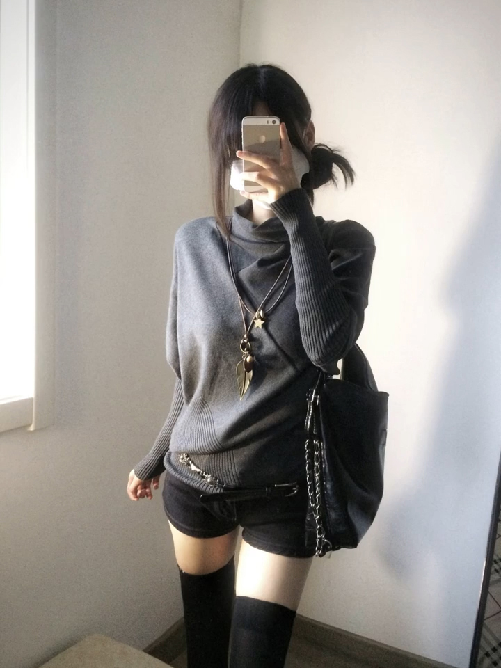 Women's Gray Knit Sweater with Batwing Sleeves Loose Long Sleeve Korean Style Early Fall Outfit
