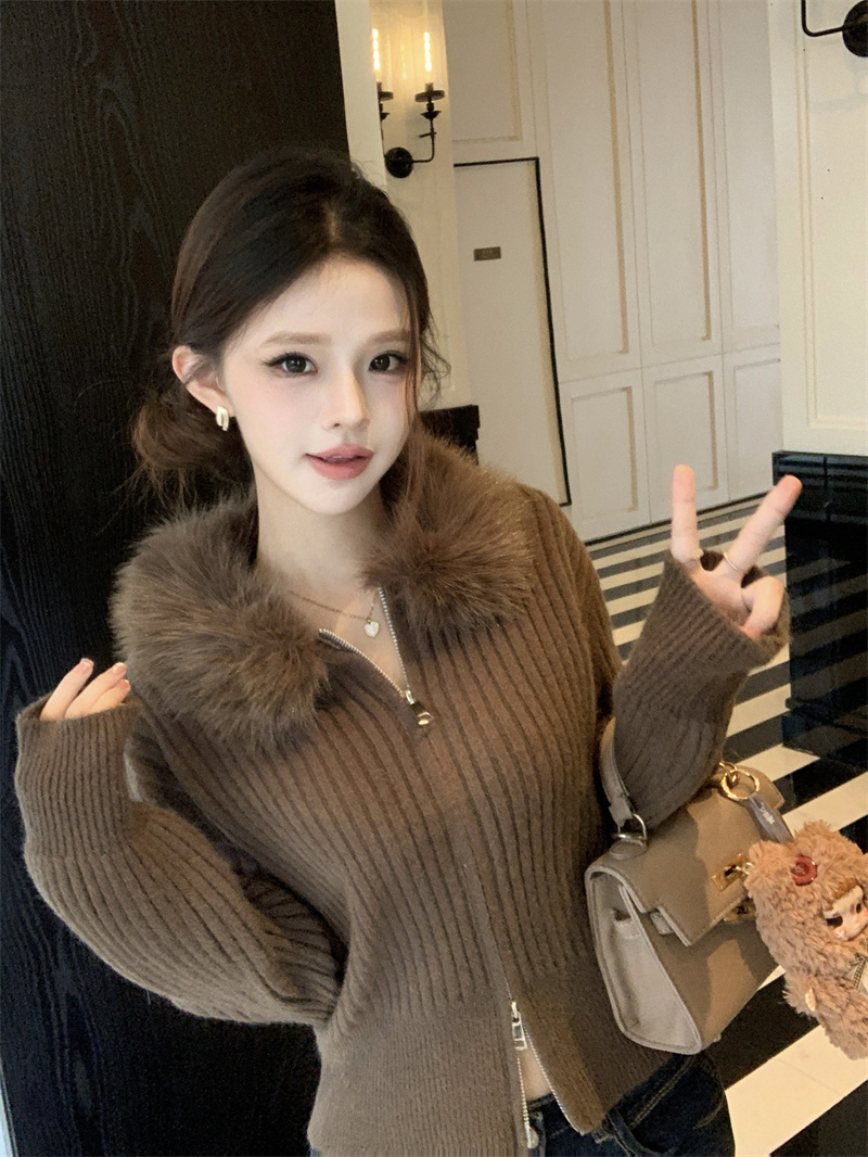 American Retro Striped Knit Cardigan with Faux Fur Collar for Women - Style 412f9d